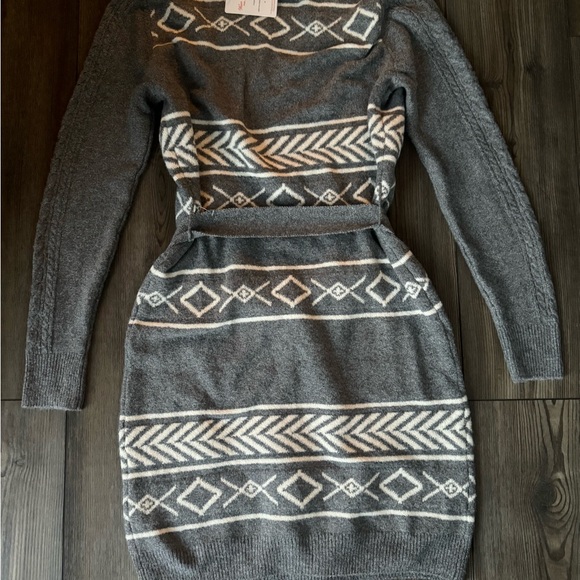 Lucky Brand Gray and White Long Sleeve belted sweater Dress- new with tags - Picture 5 of 5